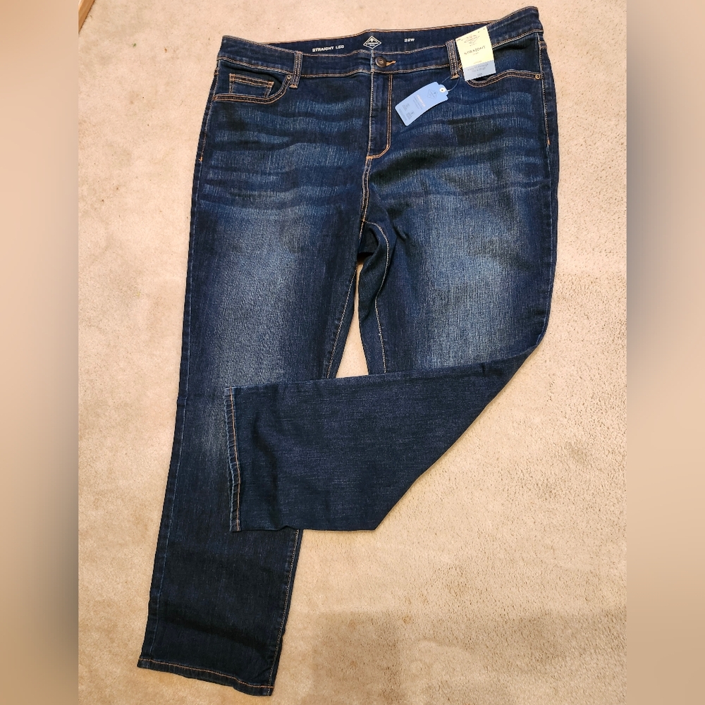 NWT womens jeans . Straight cut. size 22W